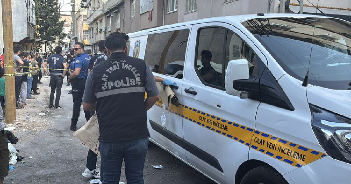 Eşini öldürdü, 3'ü çocuk 4 kişiyi yaraladı