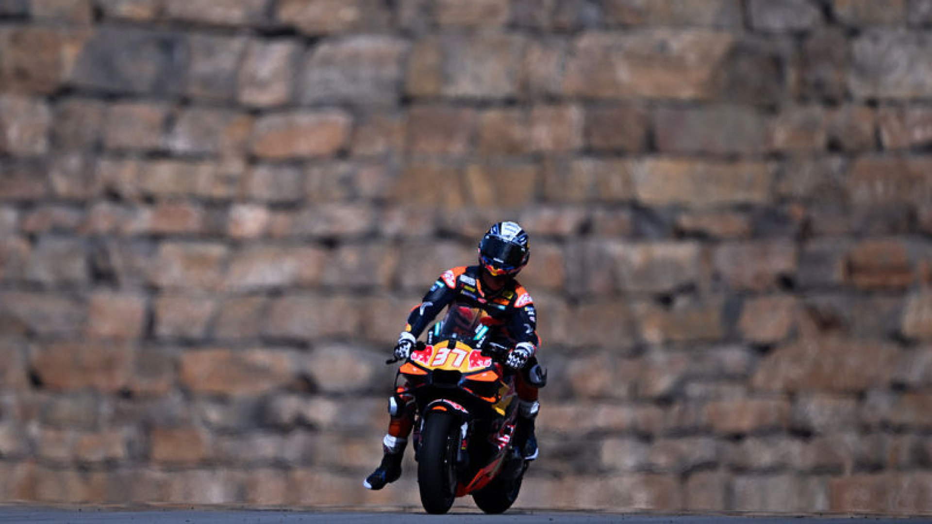Avusturya GP'sinde kazanan Acosta!