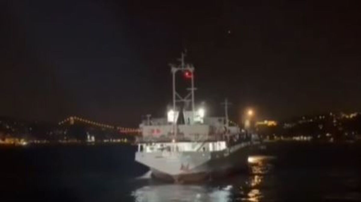 İstanbul Boğazı'nda arızalanan gemi kurtarıldı