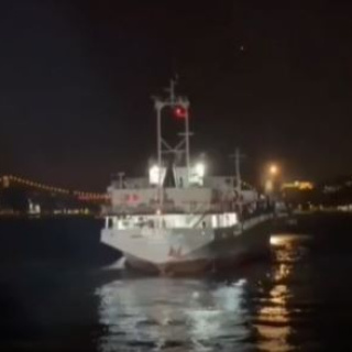 İstanbul Boğazı'nda arızalanan gemi kurtarıldı
