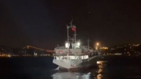 İstanbul Boğazı'nda arızalanan gemi kurtarıldı