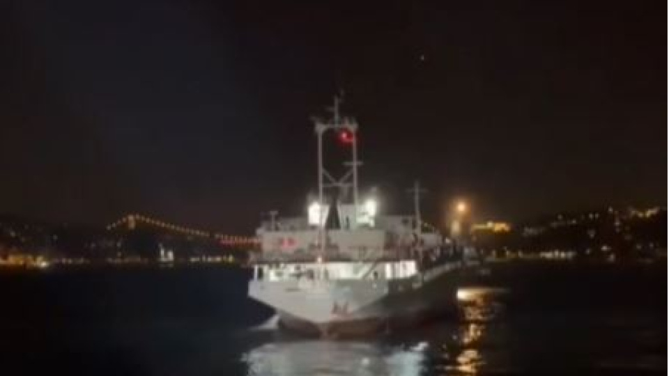 İstanbul Boğazı'nda arızalanan gemi kurtarıldı