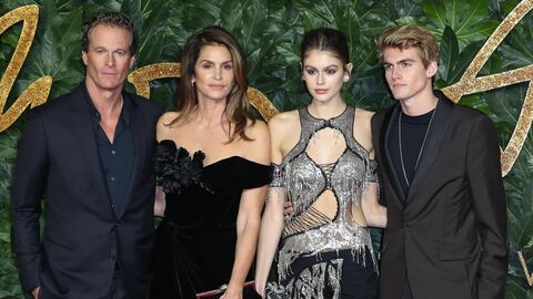 1990'lı yılların en ünlü süper modelleri arasında yer alan Cindy Crawford, evla…