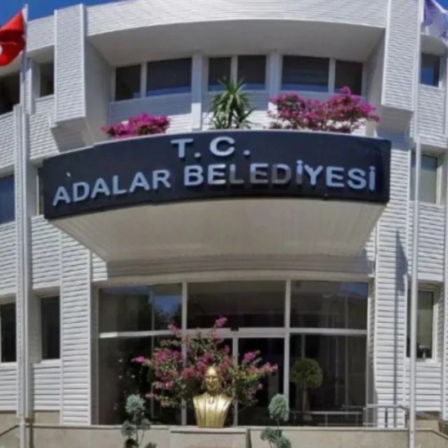 Adalar seçimi ertelendi