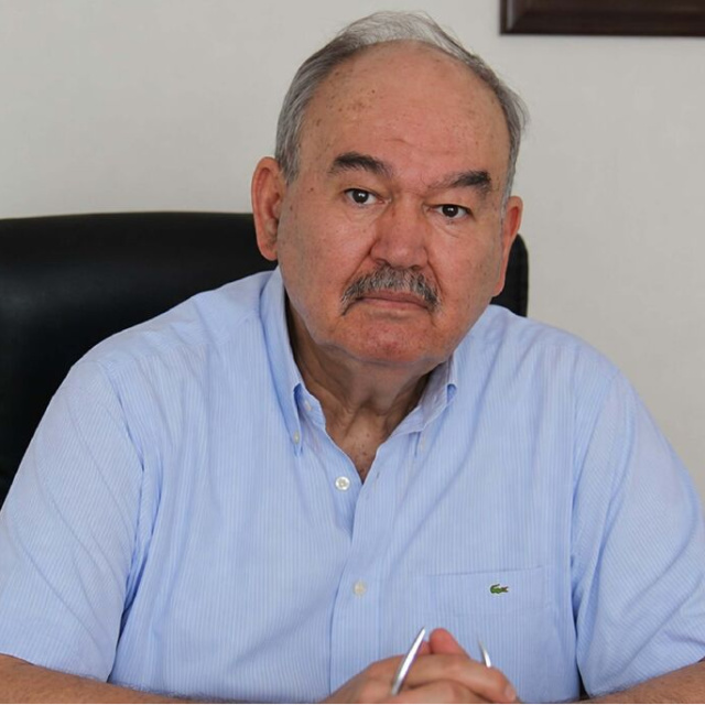 Burhan Özfatura hayatını kaybetti
