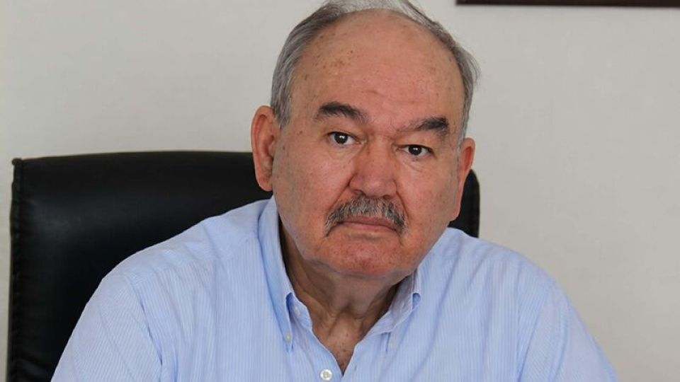 Burhan Özfatura hayatını kaybetti