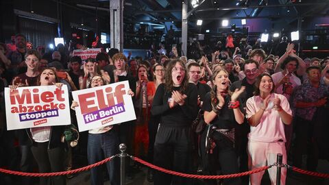 Neler oluyor? Almanya'nın başkenti Berlin'de Türk kökenli Elif Eralp'in liderliğini yaptığı S…