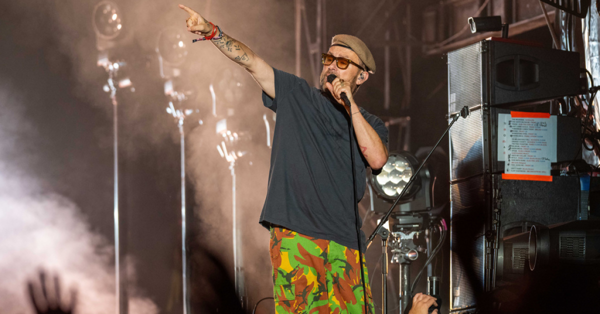Gorillaz sahnesinde Filistin bayrağı