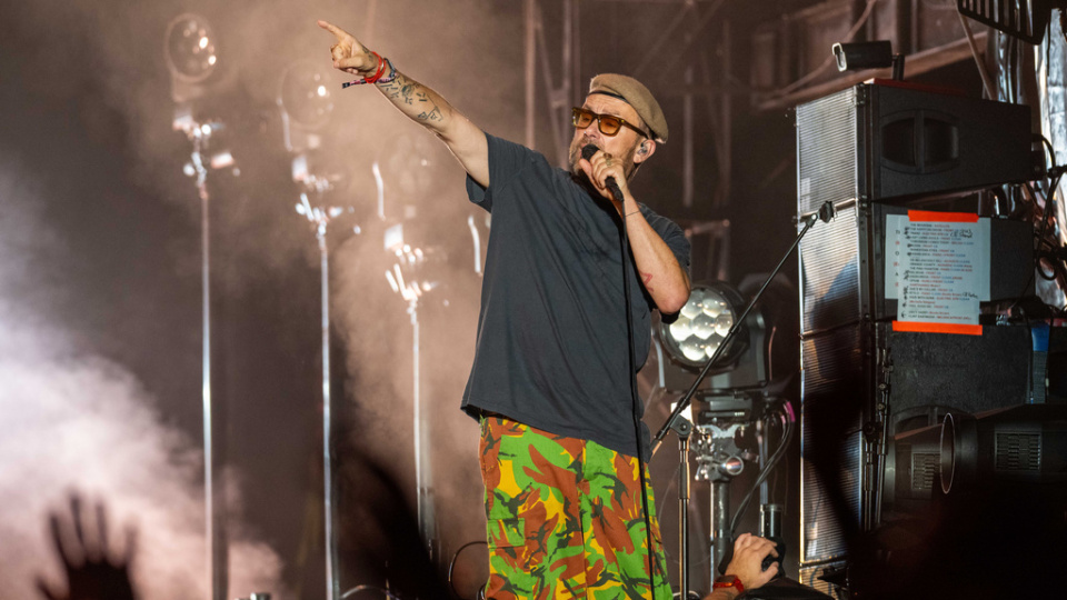 Gorillaz sahnesinde Filistin bayrağı