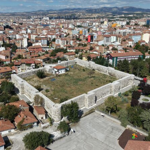3 yıl sürdü! 1000 yıllık surlarda ikinci etap tamamlandı