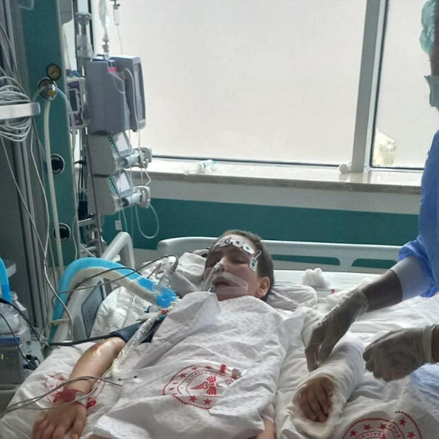 Doktorların yüzde 10 yaşama şansı verdiği Almina, hayata tutundu