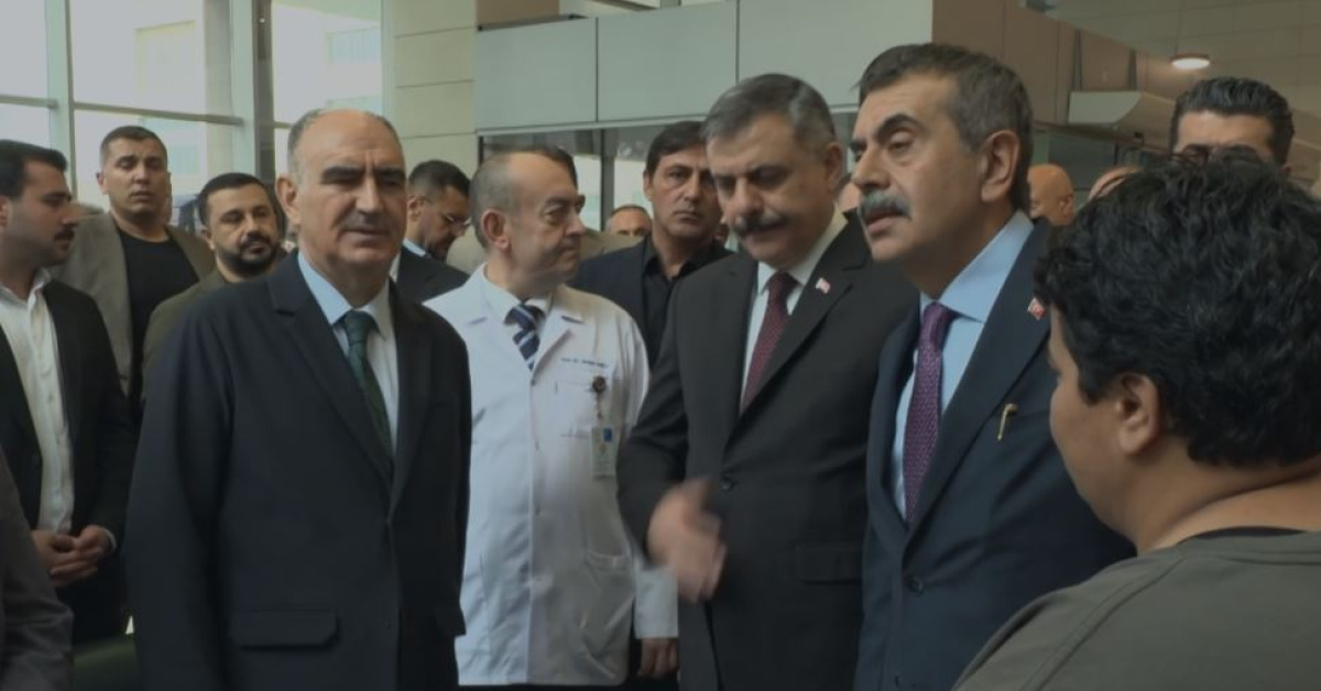 Bakanlar yaralı çocukları ziyaret etti