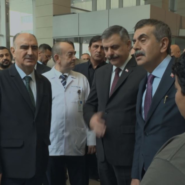 Bakanlar yaralı çocukları ziyaret etti