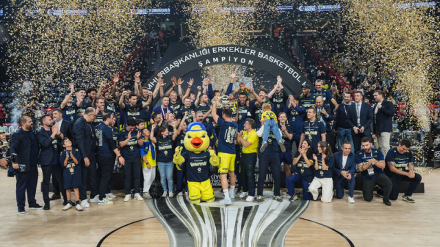 Fenerbahçe Tarfin, şampiyonluk kupasını aldı!