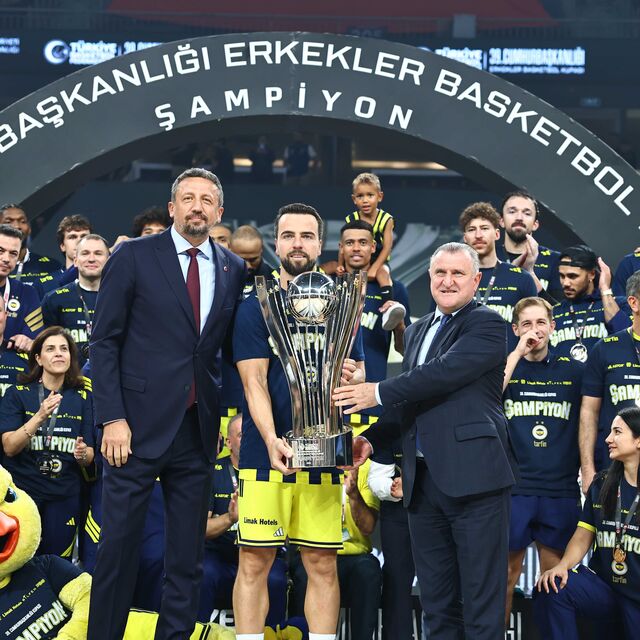 "Önümüzde hedeflediğimiz 3 kupa daha var!"