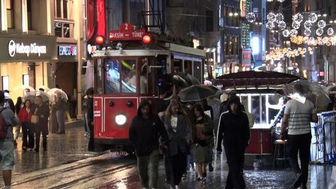 İstanbul'un Avrupa ve Anadolu yakalarındaki bazı ilçelerde sağanak etkili
