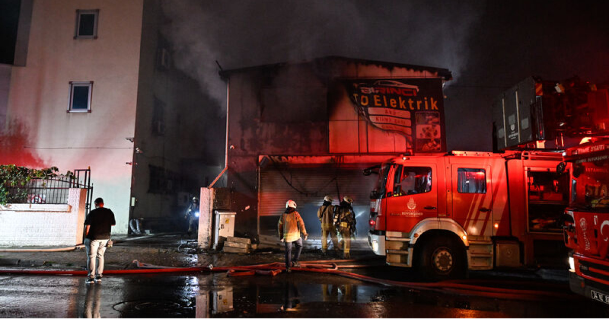 Esenyurt'ta yangın: 5 iş yeri ve 1 fabrika zarar gördü