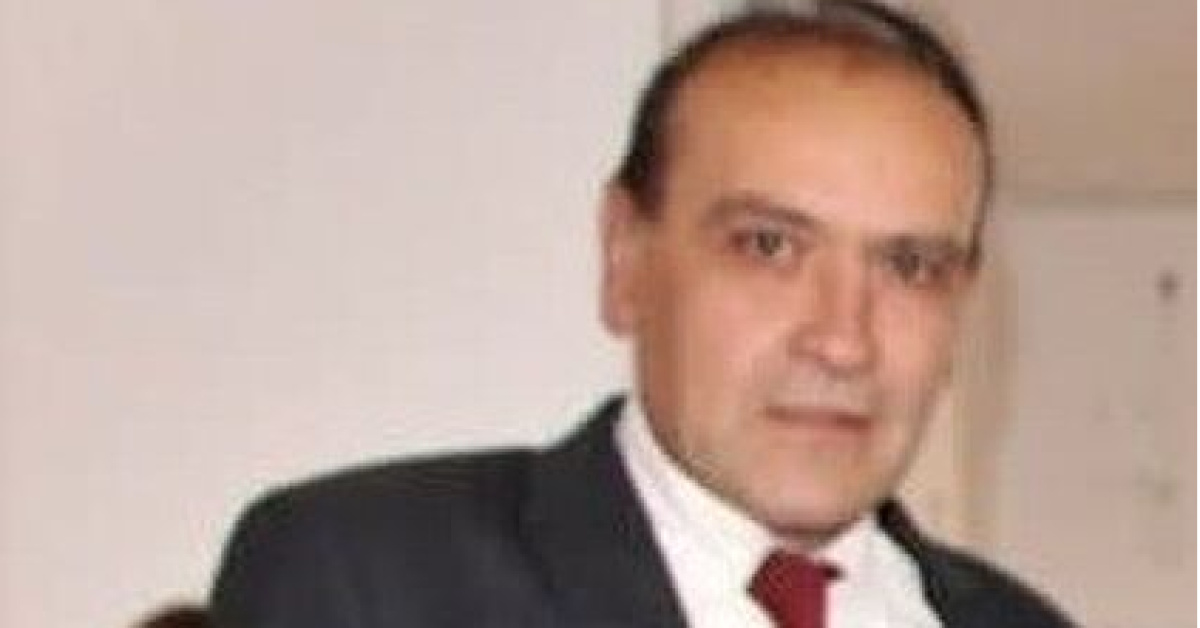 Okul müdürü evinde ölü bulundu
