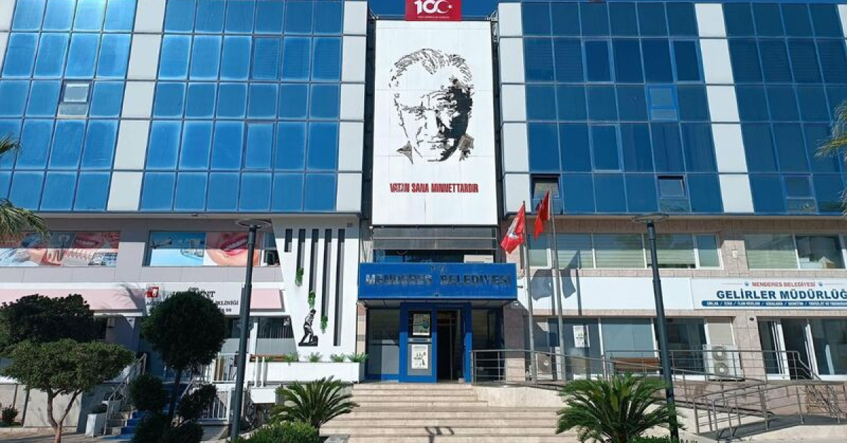 Menderes Belediyesi'ne ikinci dalga operasyon