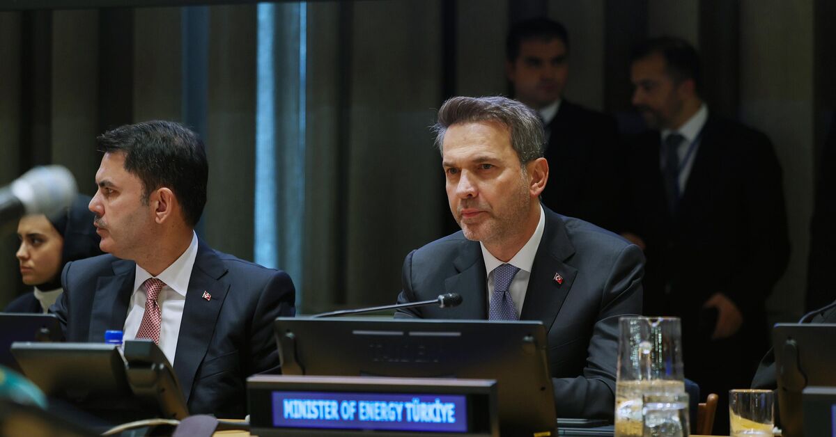 "Türkiye’nin daha rekabetçi enerji sistemine sahip olması hedefimiz"