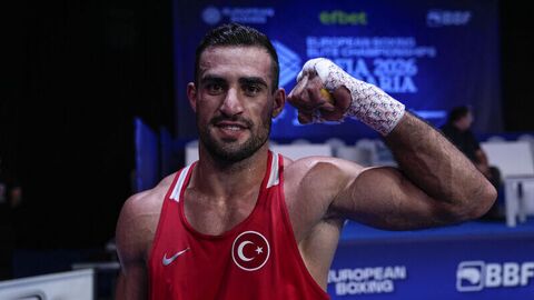 Milli boksör Emrah Yaşar, Bulgaristan'da devam eden 2026 Avrupa Boks