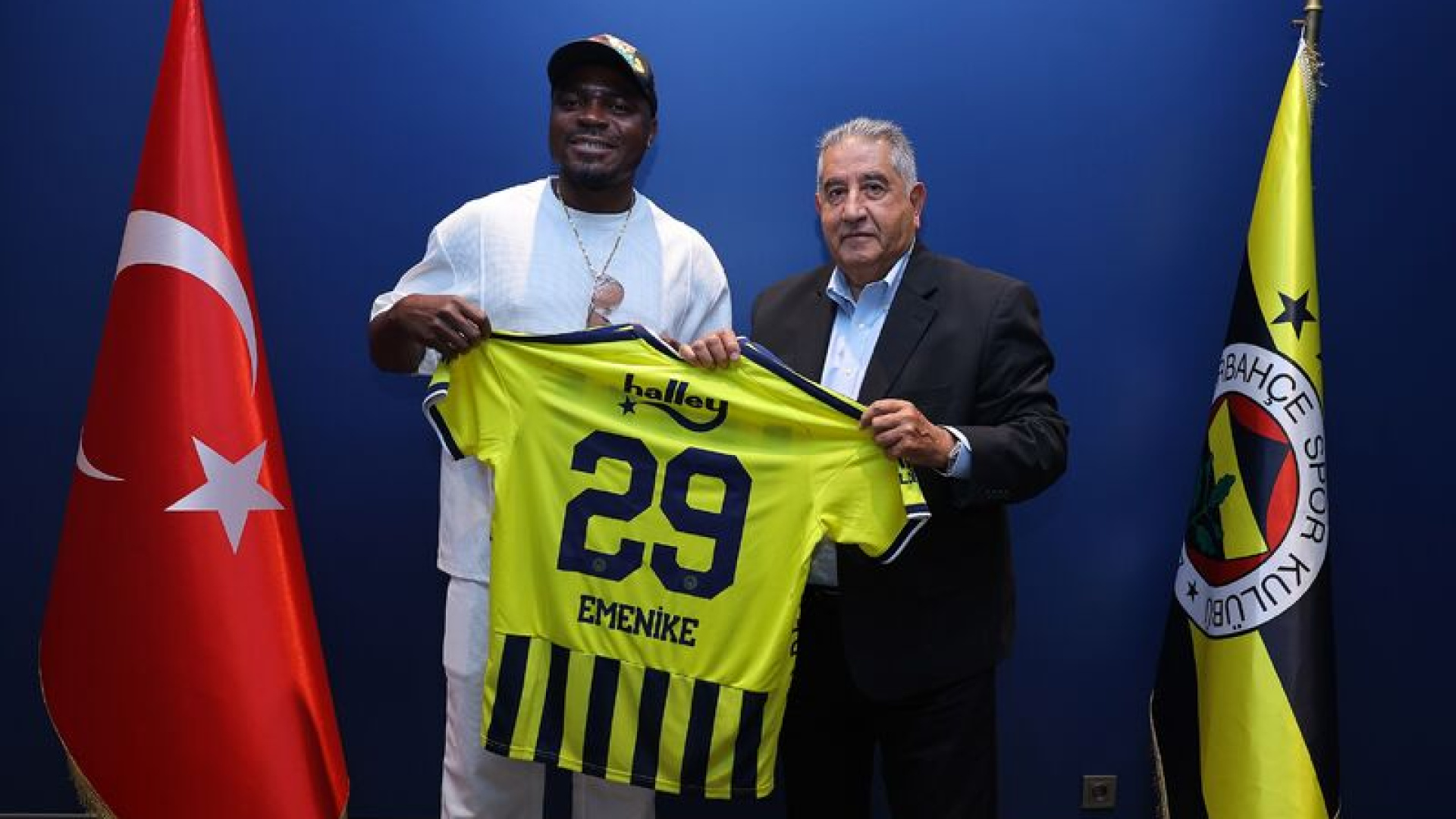 Emmanuel Emenike, Fenerbahçe'yi ziyaret etti