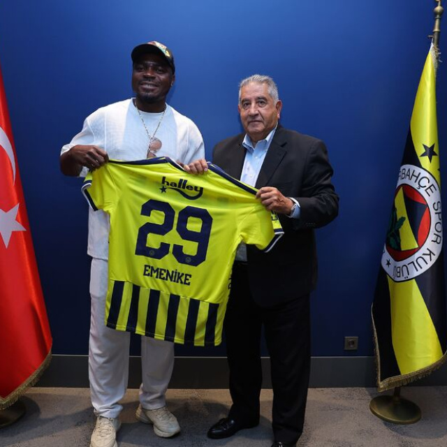 Emenike'den Fenerbahçe'ye ziyaret!