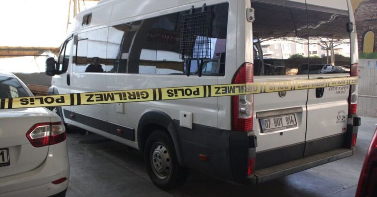 Okul önünde pompalı tüfekle gezen 2 kişi yakalandı