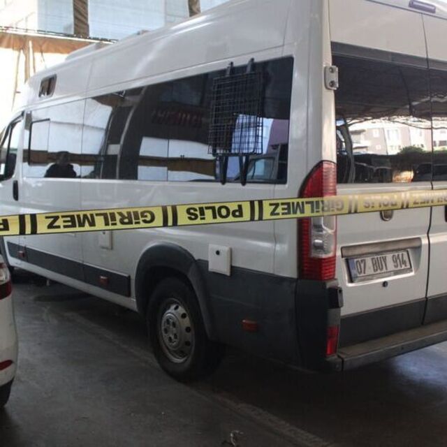 Okul önünde pompalı tüfekle gezen 2 kişi yakalandı