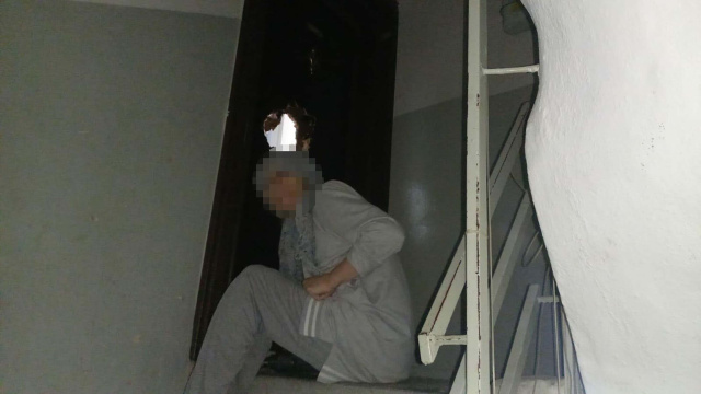 Komşusunun çelik kapısını matkapla kırdı