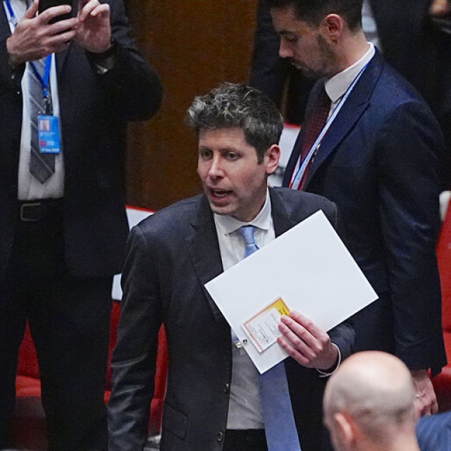 Sam Altman: Bir yol ayrımındayız