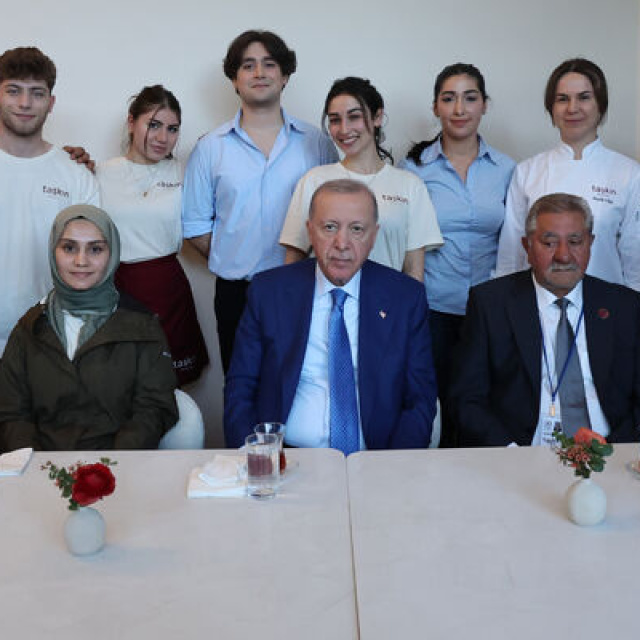 Cumhurbaşkanı Erdoğan vatandaşlarla buluştu