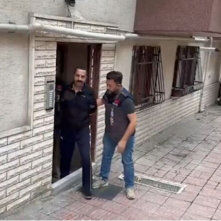 Sosyal medyada 'kamu görevlileriyle iletişimde' izlenimi veren şüpheli tutuklandı