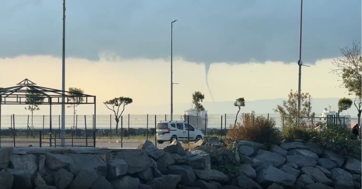 Yalova'daki hortum İstanbul'dan izlendi