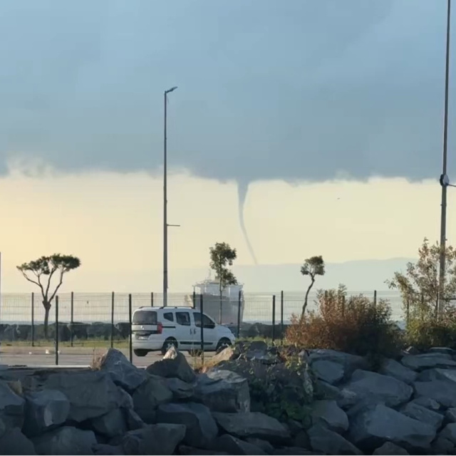Yalova'daki hortum İstanbul'dan izlendi