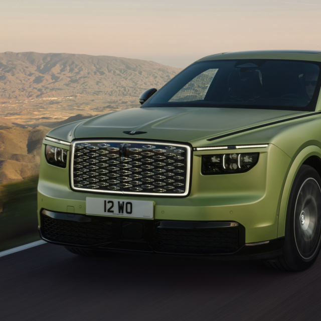Bentley ilk elektrikli modelini tanıttı