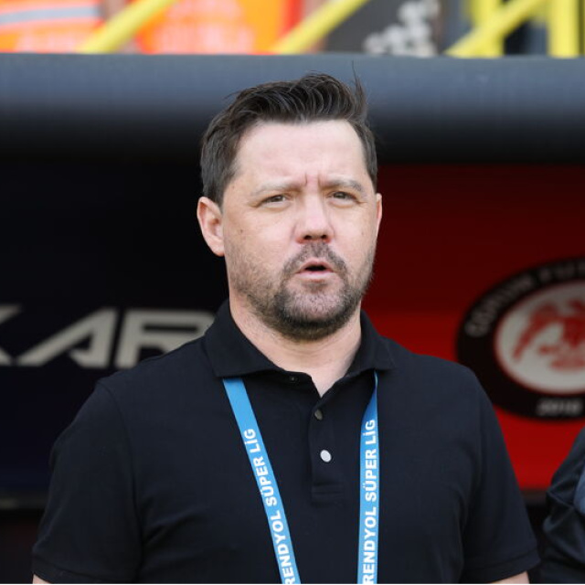 Süper Lig ekibinde flaş ayrılık!