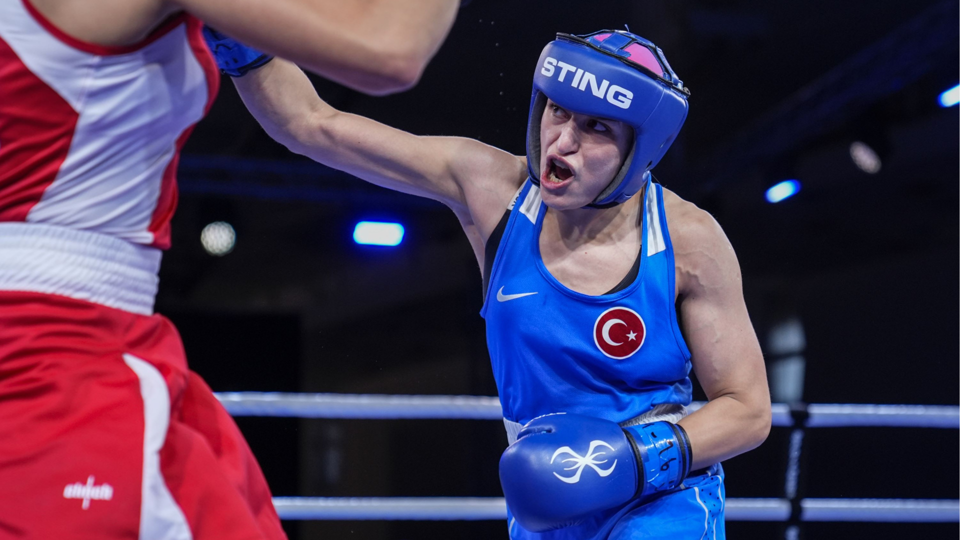 Hatice Akbaş, Avrupa Boks Şampiyonası’nda madalyayı garantiledi