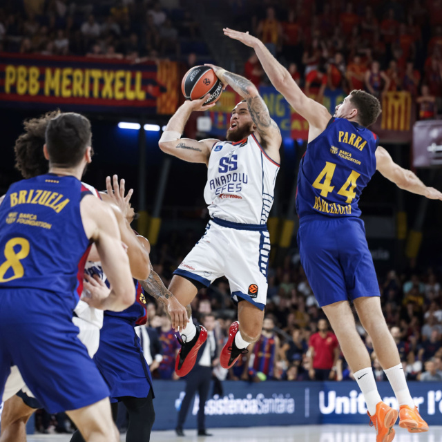 Anadolu Efes, Barça'ya mağlup!