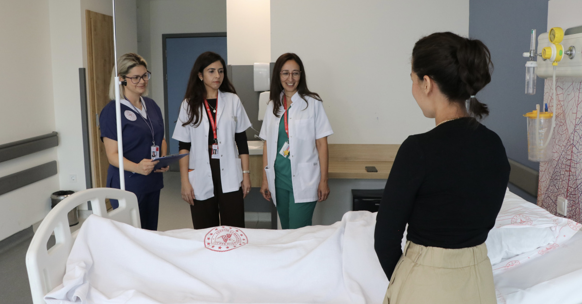 Öksürük şikayetiyle hastaneye götürüldü! Mide ve boğazından çıkanlar şoke etti