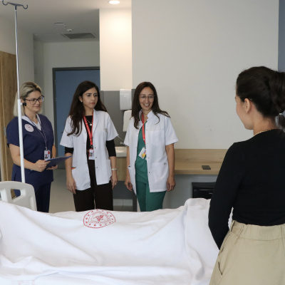Öksürük şikayetiyle hastaneye götürüldü! Mide ve boğazından çıkanlar şoke etti
