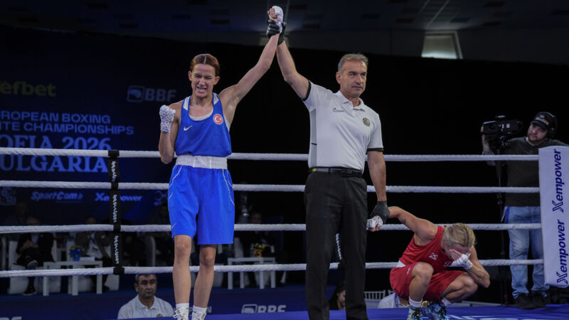 Hatice Akbaş, Avrupa Boks Şampiyonası’nda madalyayı garantiledi