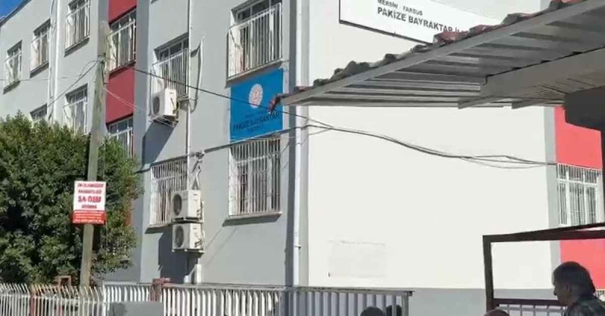 7 yaşındaki çocuğun çantasında tabanca bulundu