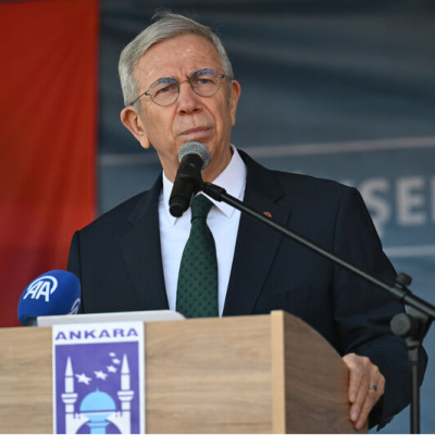 "Öncelikli olarak görevimi sürdürüyorum"
