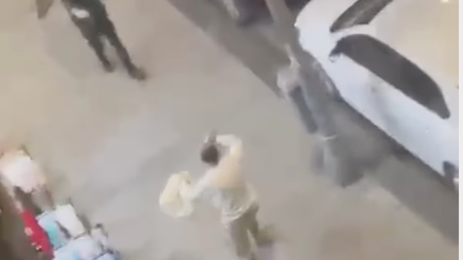 Esenler'de Gergin An: Polis ve Şüpheli Arasında Çatışma