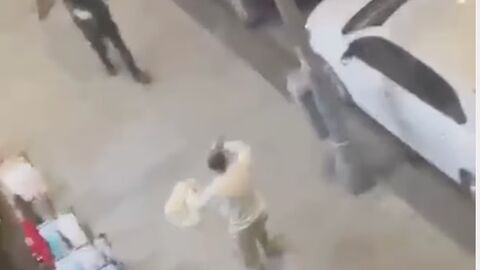 Esenler’de polise bıçaklı saldırı