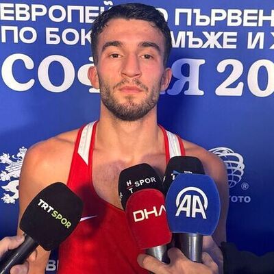 Madalya kazanan milli boksörler yurda döndü!