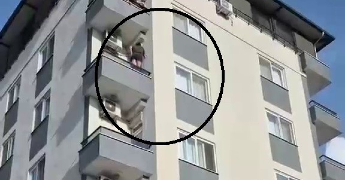 Böcekten korkunca mahsur kaldı!