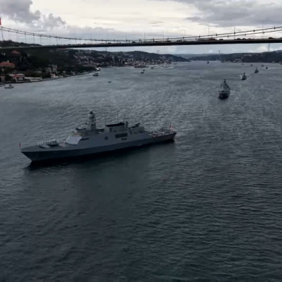 İstanbul Boğazı'nda geçit töreni