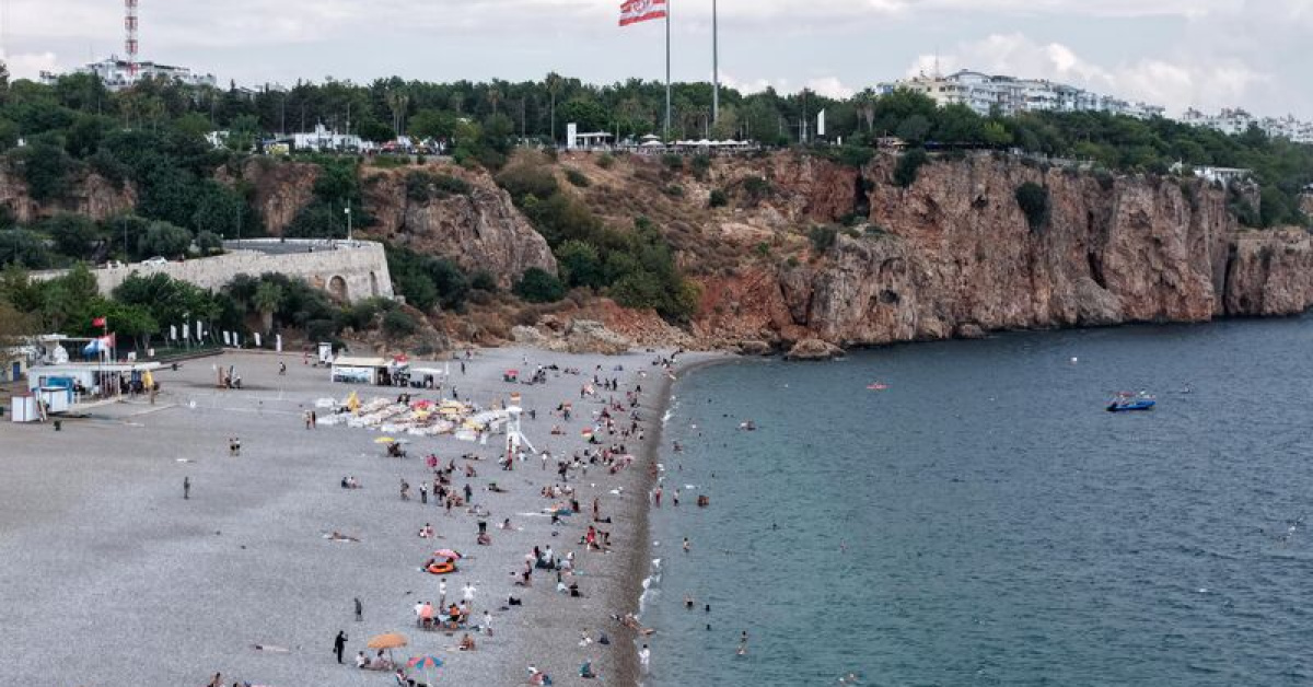 Antalya'da deniz, havadan sıcak!